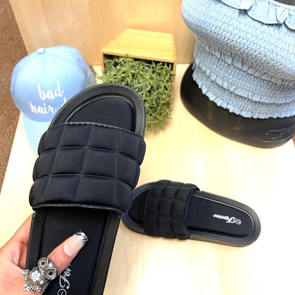 Black padded sandals / slides - Picture 2 of 4